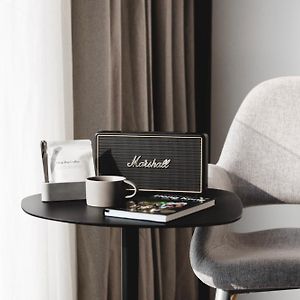 Camera con letto king size d'angolo